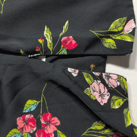 Floral Black Puff Sleeve Top Size Small - Picture 3 of 7
